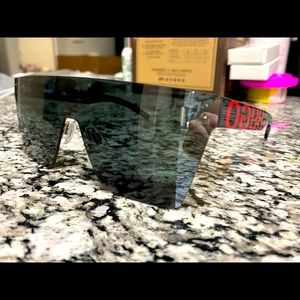 100% Authentic Hugo Boss sunglasses. HG1084/s 78D. Genuine and original Hugo